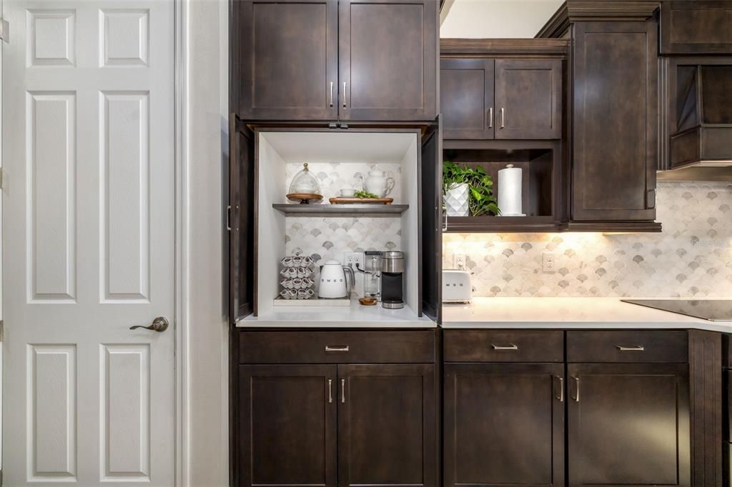 En Venta: $1,145,000 (3 camas, 3 baños, 3168 Pies cuadrados)