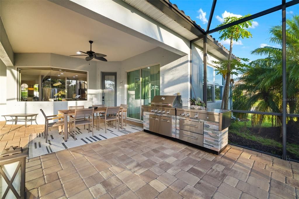 En Venta: $1,145,000 (3 camas, 3 baños, 3168 Pies cuadrados)