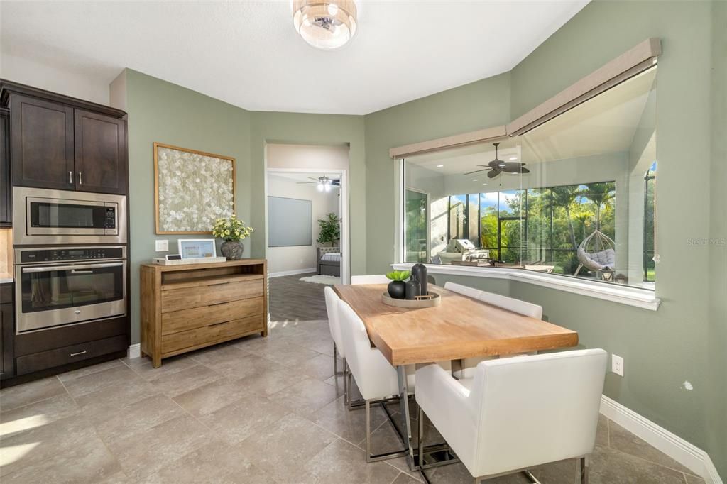 En Venta: $1,145,000 (3 camas, 3 baños, 3168 Pies cuadrados)