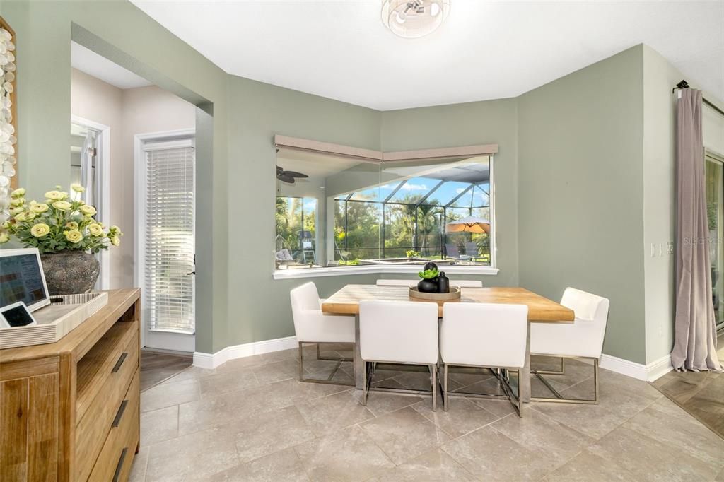 En Venta: $1,145,000 (3 camas, 3 baños, 3168 Pies cuadrados)