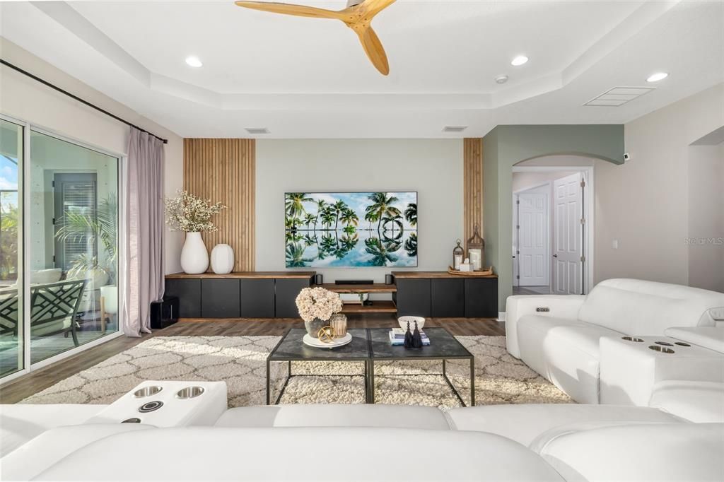 En Venta: $1,145,000 (3 camas, 3 baños, 3168 Pies cuadrados)