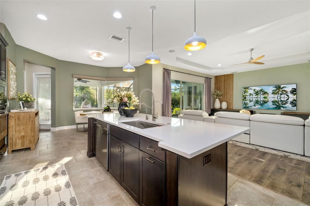 En Venta: $1,145,000 (3 camas, 3 baños, 3168 Pies cuadrados)