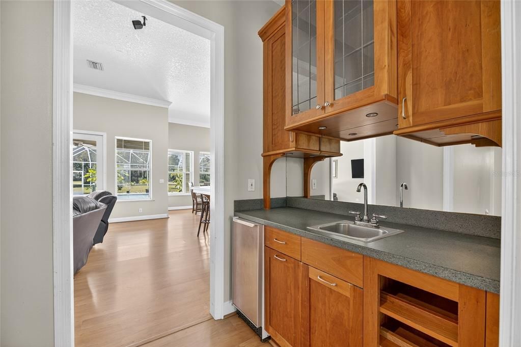 Activo con contrato: $1,350,000 (4 camas, 3 baños, 3152 Pies cuadrados)