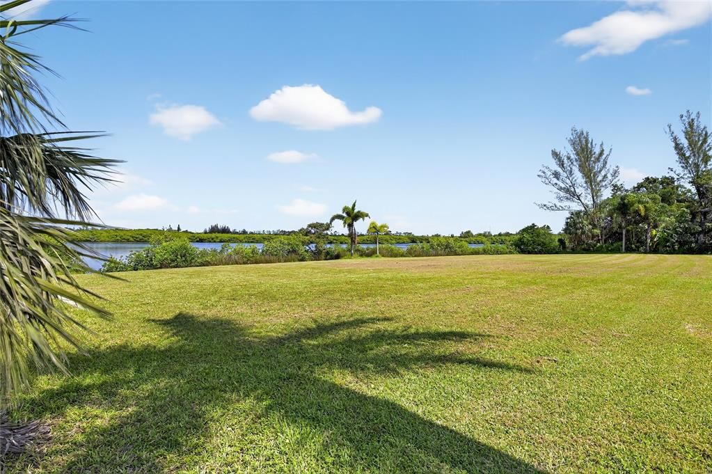 Activo con contrato: $1,350,000 (4 camas, 3 baños, 3152 Pies cuadrados)