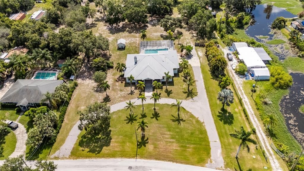 Activo con contrato: $1,350,000 (4 camas, 3 baños, 3152 Pies cuadrados)