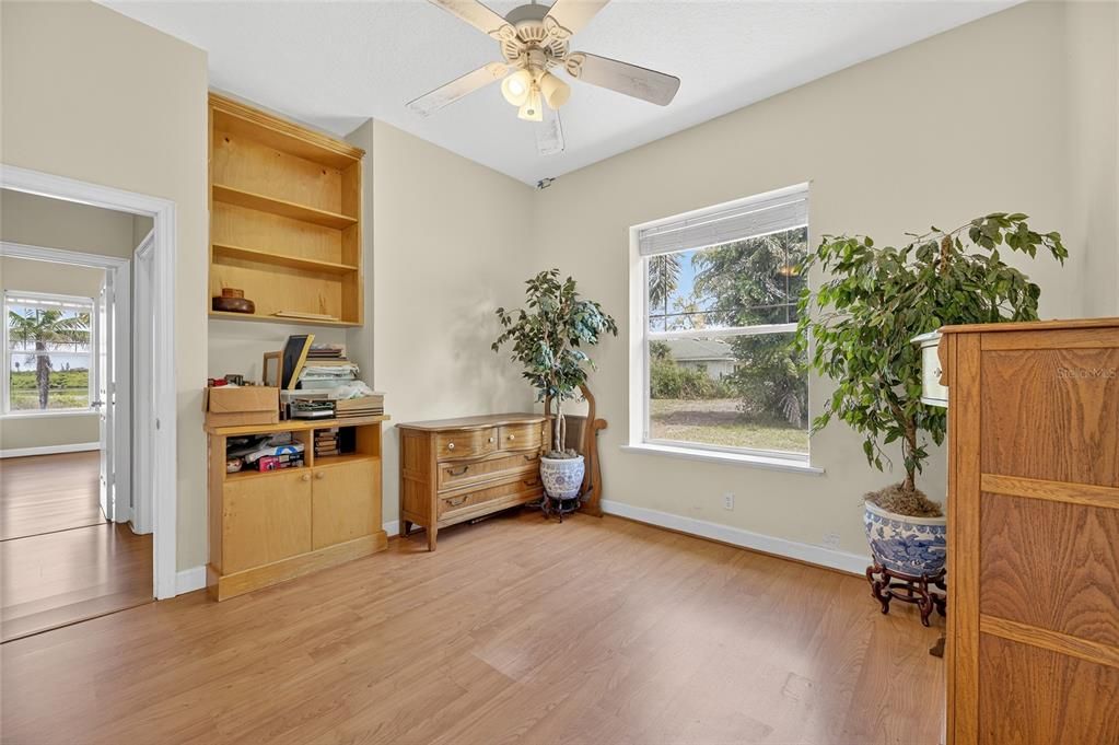 Activo con contrato: $1,350,000 (4 camas, 3 baños, 3152 Pies cuadrados)