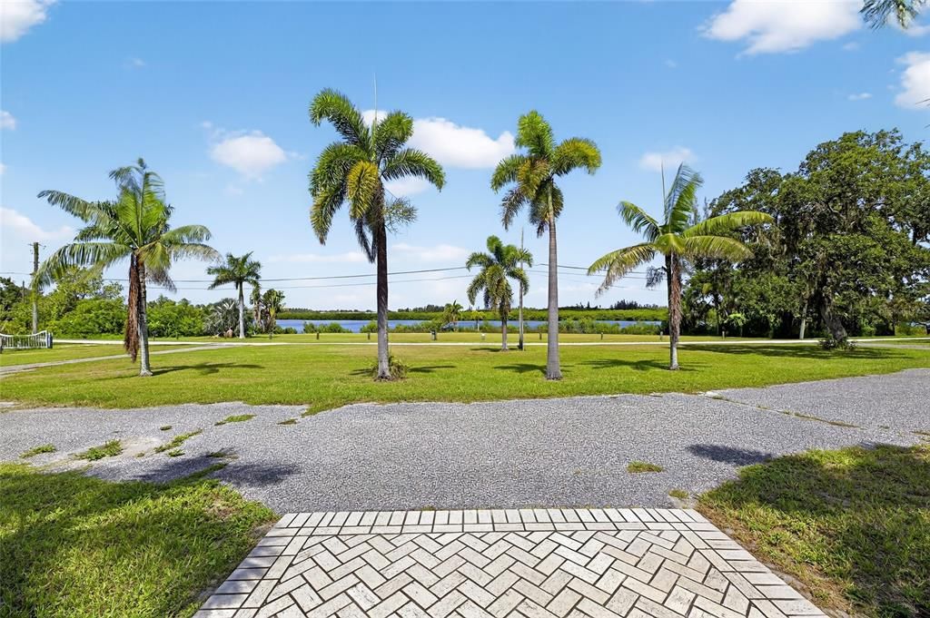 Activo con contrato: $1,350,000 (4 camas, 3 baños, 3152 Pies cuadrados)