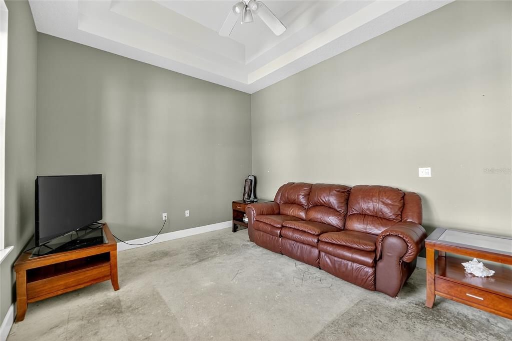 Activo con contrato: $1,350,000 (4 camas, 3 baños, 3152 Pies cuadrados)