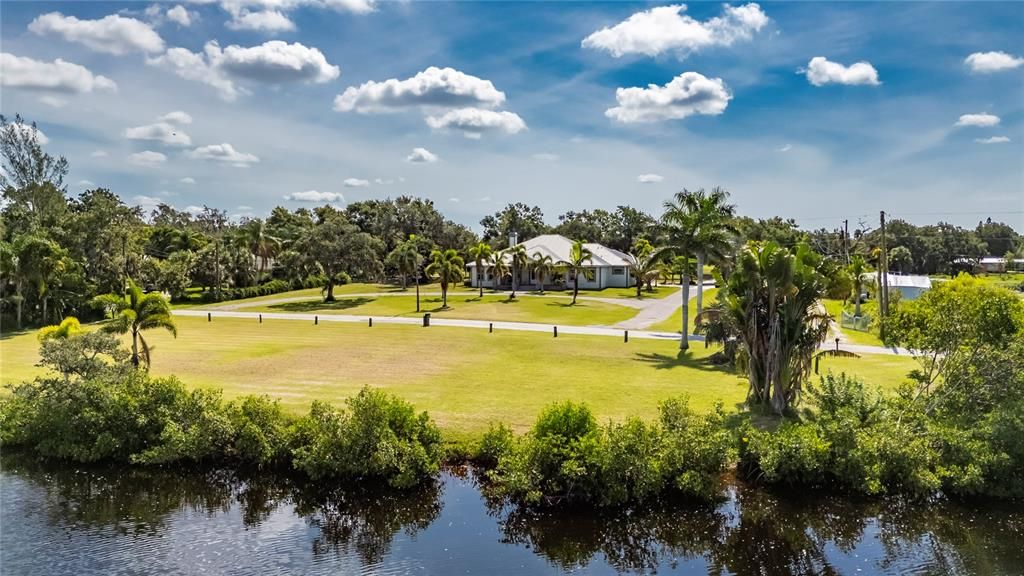 Activo con contrato: $1,350,000 (4 camas, 3 baños, 3152 Pies cuadrados)