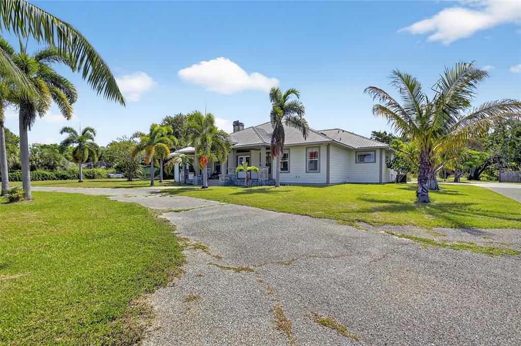 Activo con contrato: $1,350,000 (4 camas, 3 baños, 3152 Pies cuadrados)