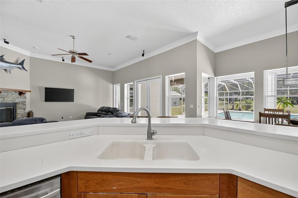 Activo con contrato: $1,350,000 (4 camas, 3 baños, 3152 Pies cuadrados)