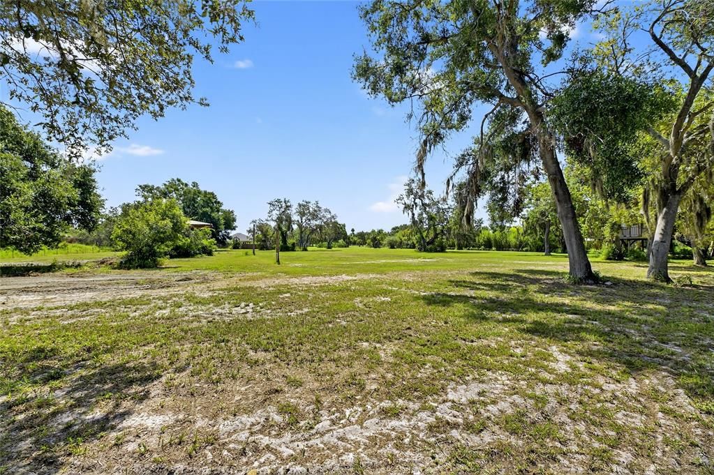 Activo con contrato: $1,350,000 (4 camas, 3 baños, 3152 Pies cuadrados)