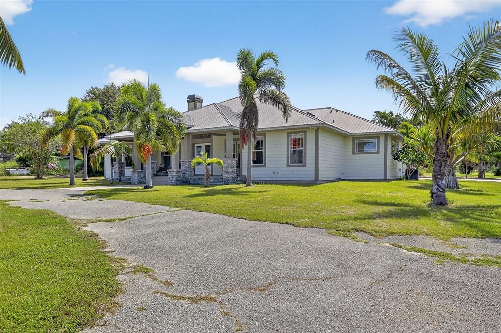 Activo con contrato: $1,350,000 (4 camas, 3 baños, 3152 Pies cuadrados)