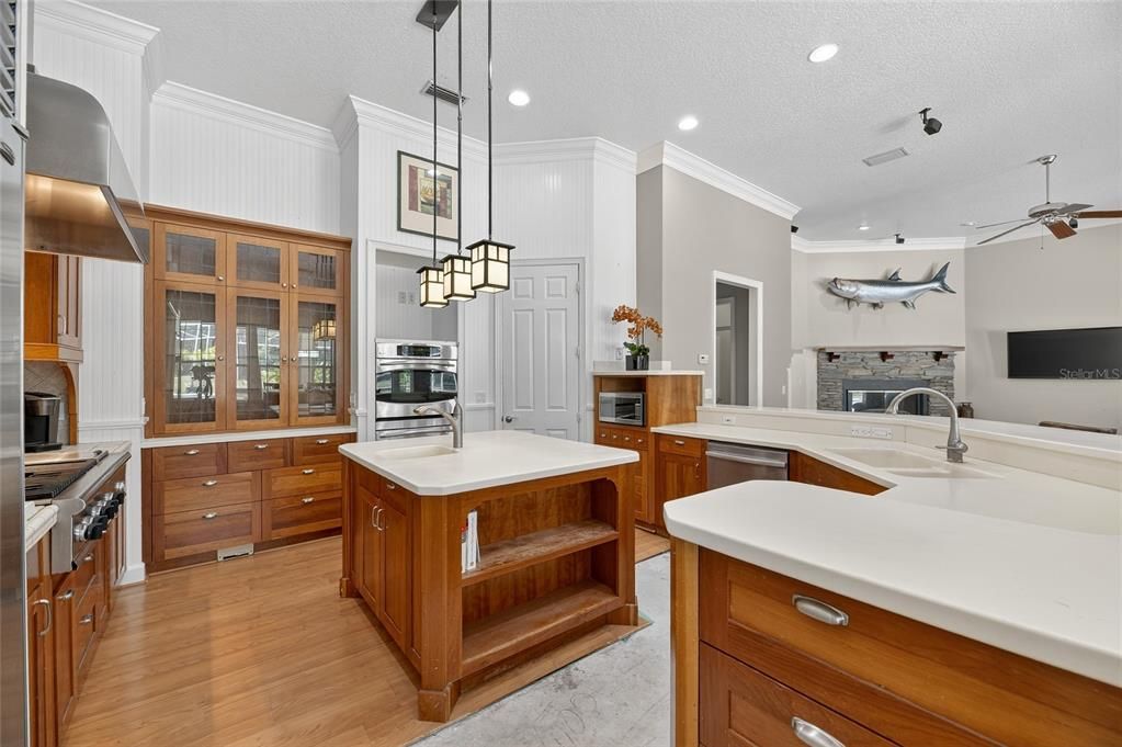 Activo con contrato: $1,350,000 (4 camas, 3 baños, 3152 Pies cuadrados)