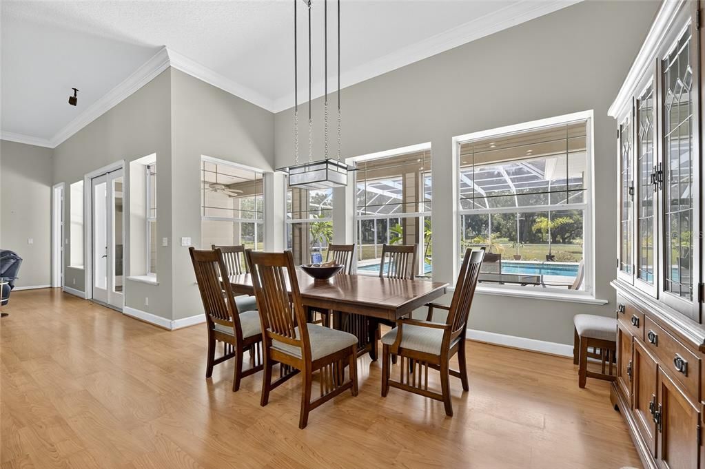 Activo con contrato: $1,350,000 (4 camas, 3 baños, 3152 Pies cuadrados)