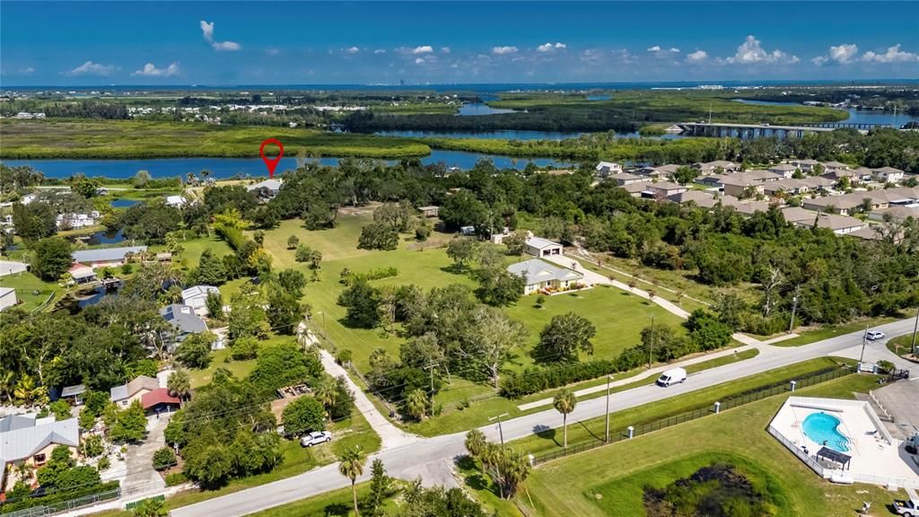 Activo con contrato: $1,350,000 (4 camas, 3 baños, 3152 Pies cuadrados)