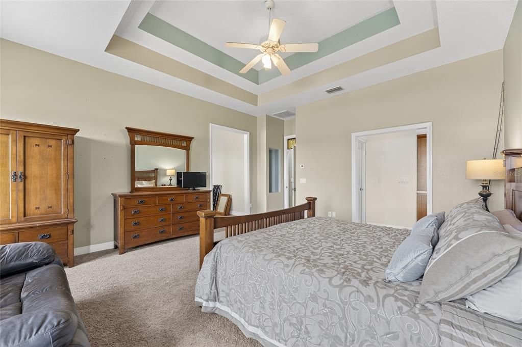 Activo con contrato: $1,350,000 (4 camas, 3 baños, 3152 Pies cuadrados)