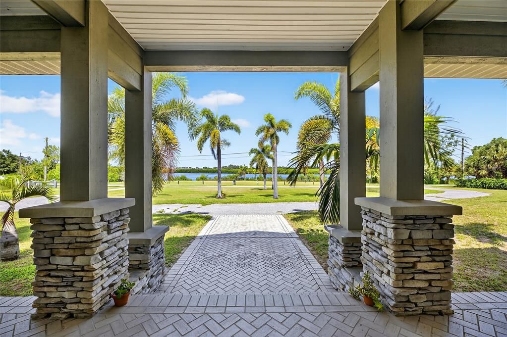 Activo con contrato: $1,350,000 (4 camas, 3 baños, 3152 Pies cuadrados)