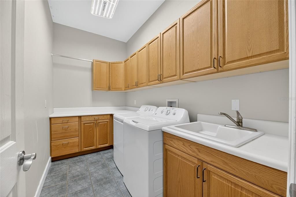 Activo con contrato: $1,350,000 (4 camas, 3 baños, 3152 Pies cuadrados)