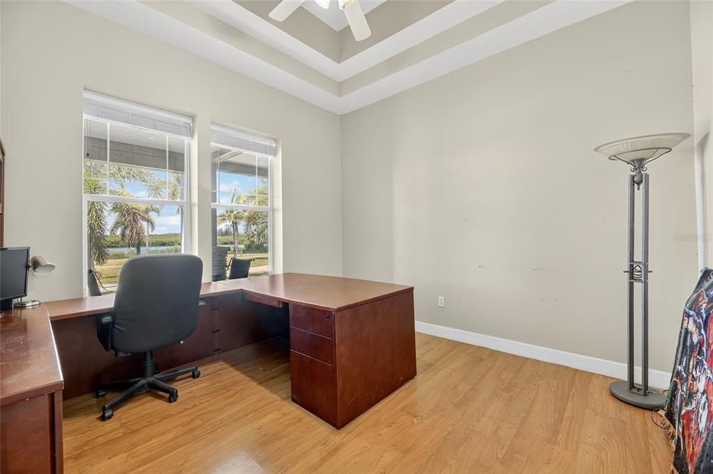 Activo con contrato: $1,350,000 (4 camas, 3 baños, 3152 Pies cuadrados)