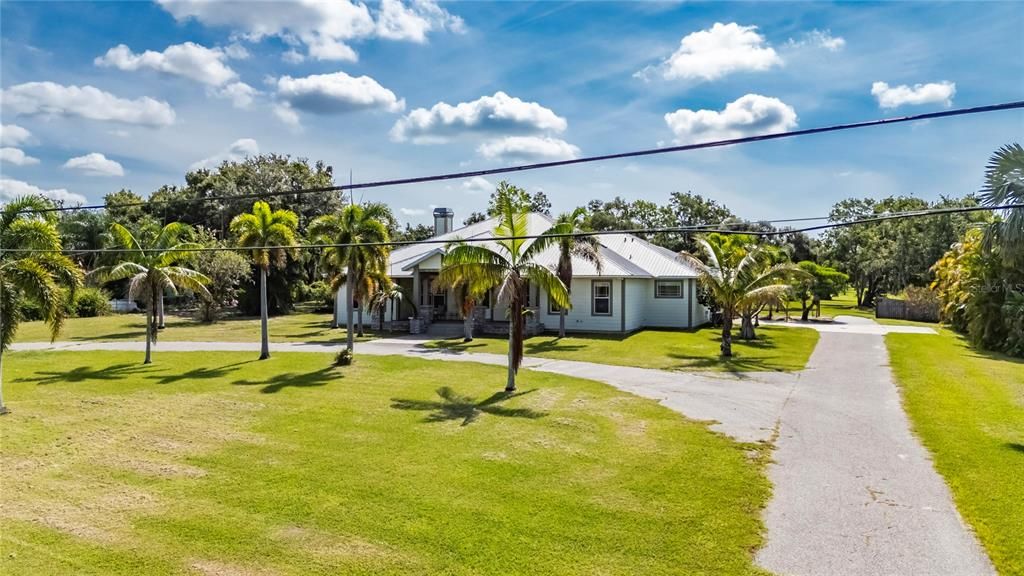 Activo con contrato: $1,350,000 (4 camas, 3 baños, 3152 Pies cuadrados)