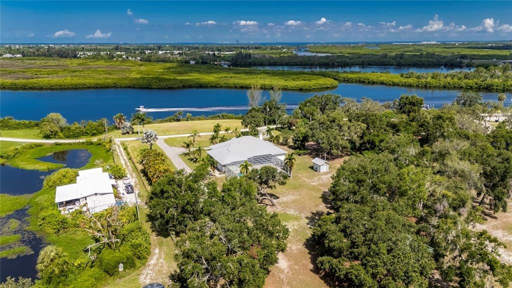 Activo con contrato: $1,350,000 (4 camas, 3 baños, 3152 Pies cuadrados)