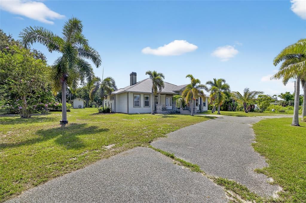 Activo con contrato: $1,350,000 (4 camas, 3 baños, 3152 Pies cuadrados)