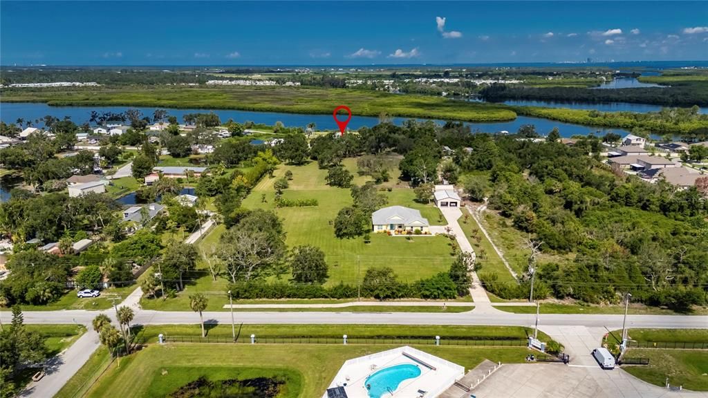 Activo con contrato: $1,350,000 (4 camas, 3 baños, 3152 Pies cuadrados)