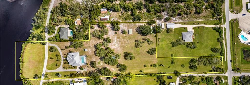 Activo con contrato: $1,350,000 (4 camas, 3 baños, 3152 Pies cuadrados)