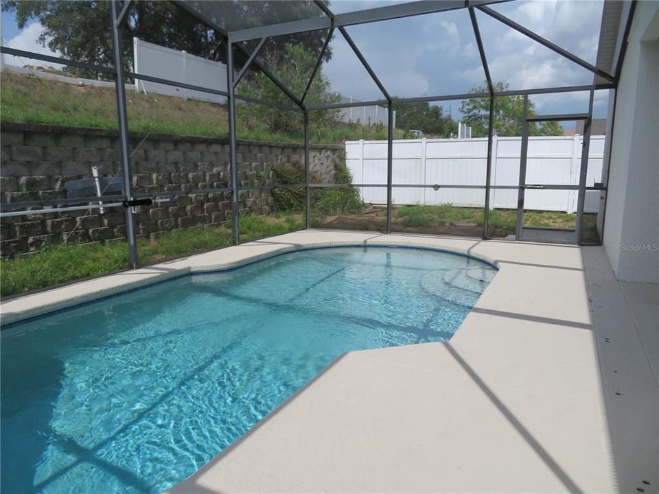 Active With Contract: $1,995 (5 beds, 3 baths, 1825 Square Feet)