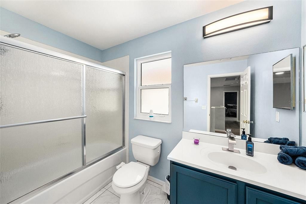 合同活跃: $480,000 (5 贝兹, 3 浴室, 2920 平方英尺)