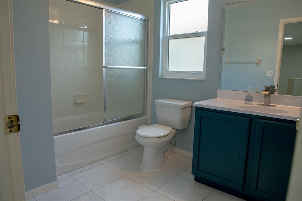 合同活跃: $480,000 (5 贝兹, 3 浴室, 2920 平方英尺)