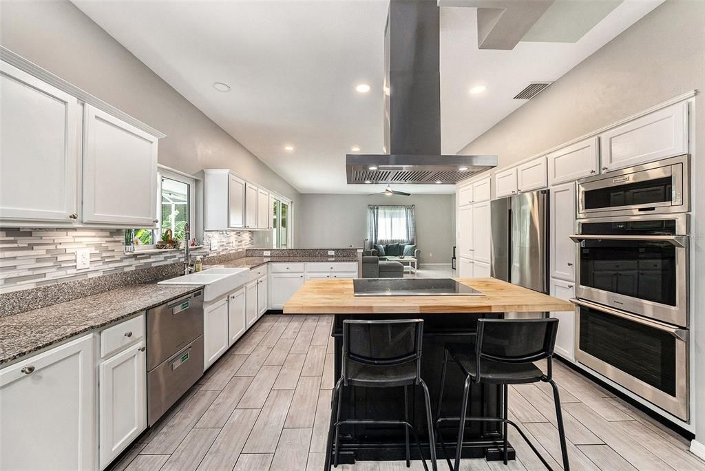 合同活跃: $480,000 (5 贝兹, 3 浴室, 2920 平方英尺)