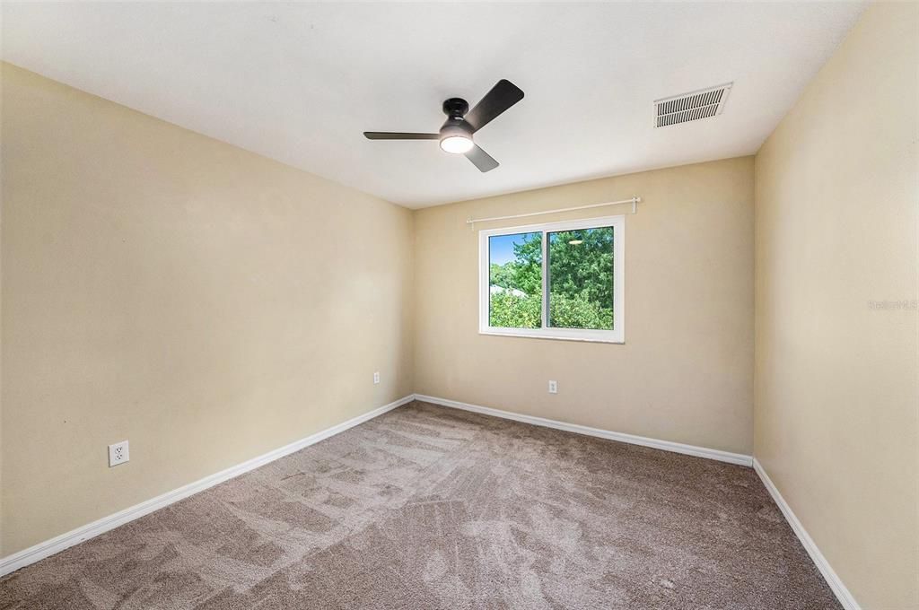 合同活跃: $480,000 (5 贝兹, 3 浴室, 2920 平方英尺)