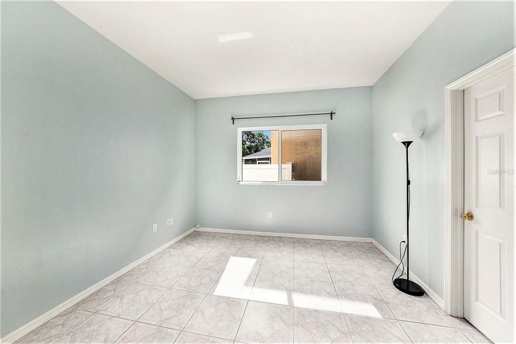 合同活跃: $480,000 (5 贝兹, 3 浴室, 2920 平方英尺)