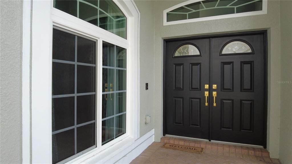 合同活跃: $480,000 (5 贝兹, 3 浴室, 2920 平方英尺)