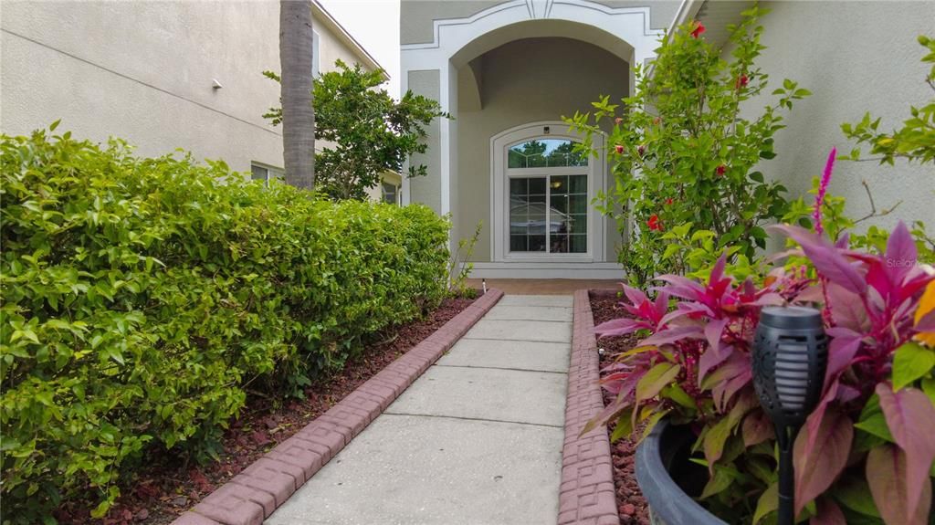 合同活跃: $480,000 (5 贝兹, 3 浴室, 2920 平方英尺)