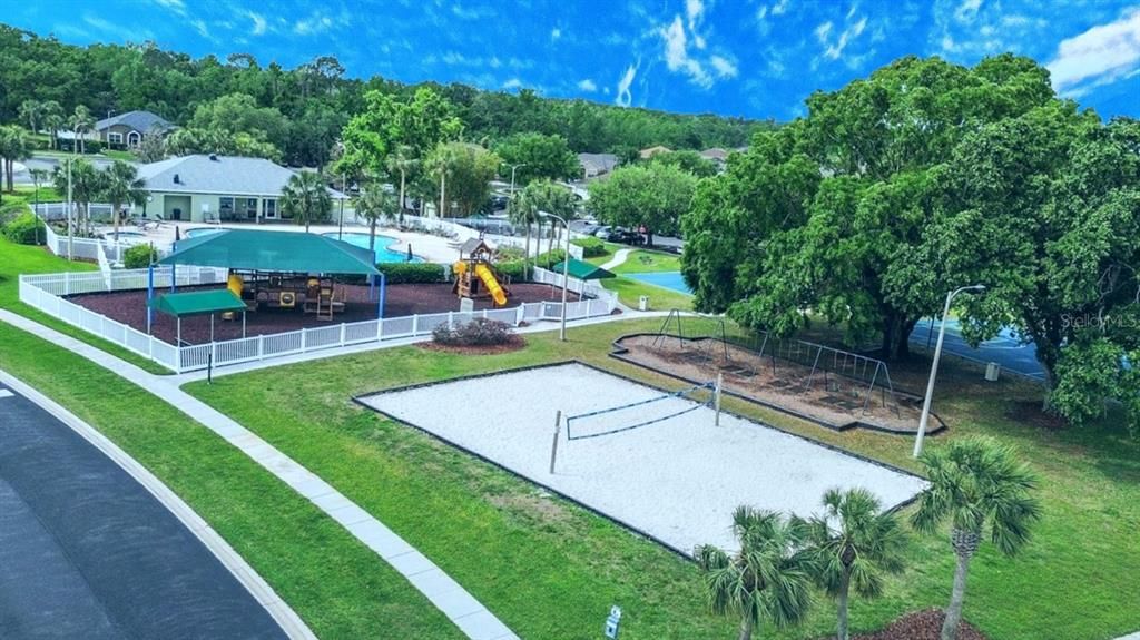 合同活跃: $480,000 (5 贝兹, 3 浴室, 2920 平方英尺)