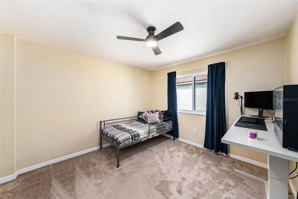 合同活跃: $480,000 (5 贝兹, 3 浴室, 2920 平方英尺)