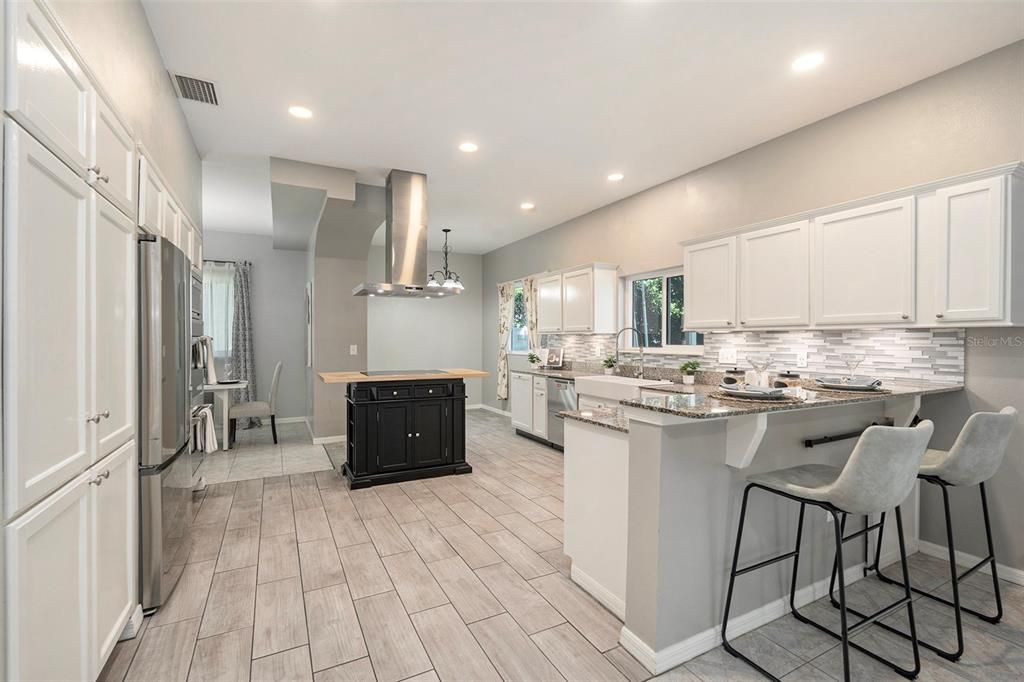 合同活跃: $480,000 (5 贝兹, 3 浴室, 2920 平方英尺)