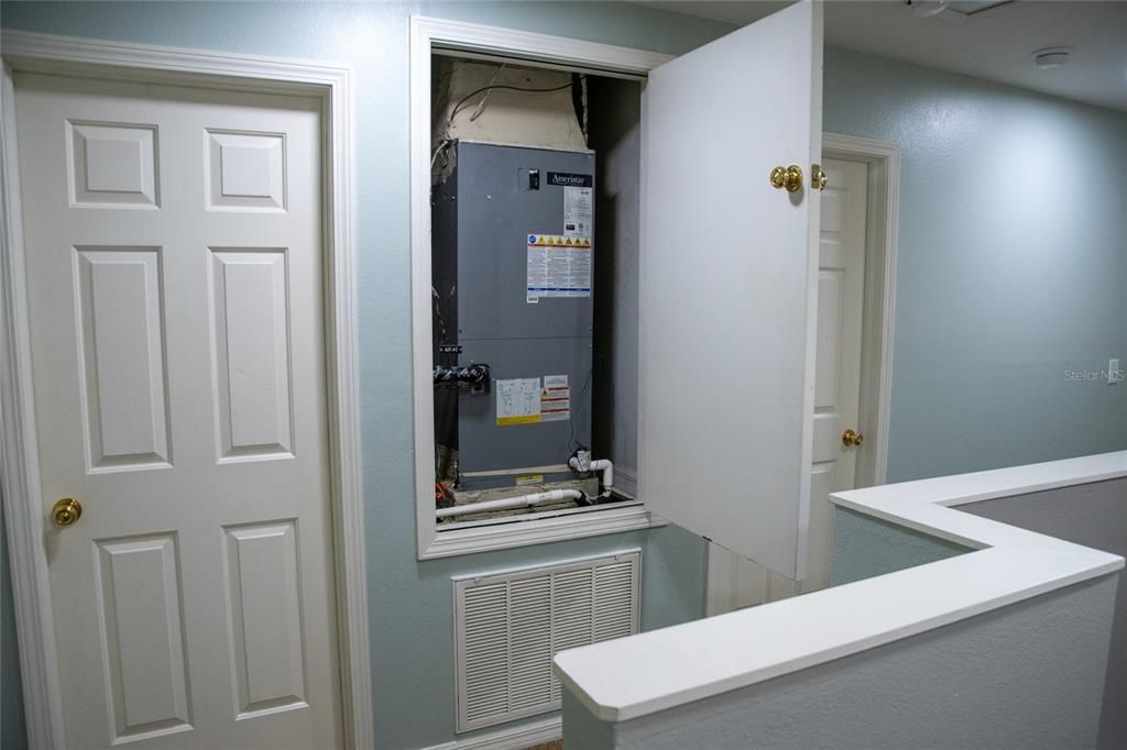 合同活跃: $480,000 (5 贝兹, 3 浴室, 2920 平方英尺)