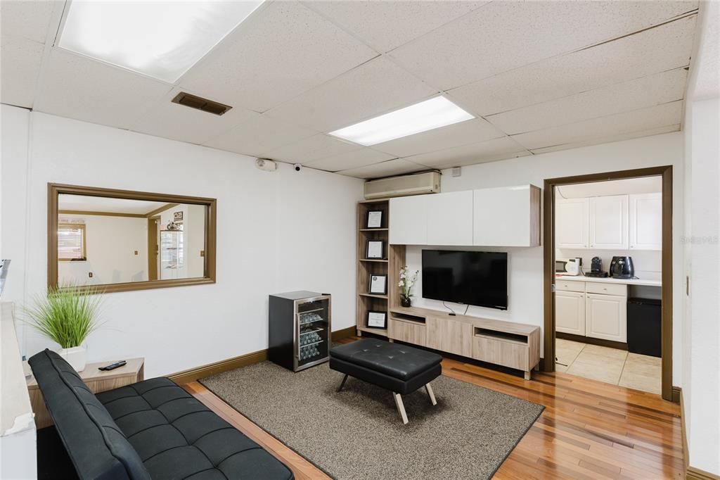 合同活跃: $120,000 (0 贝兹, 0 浴室, 1476 平方英尺)