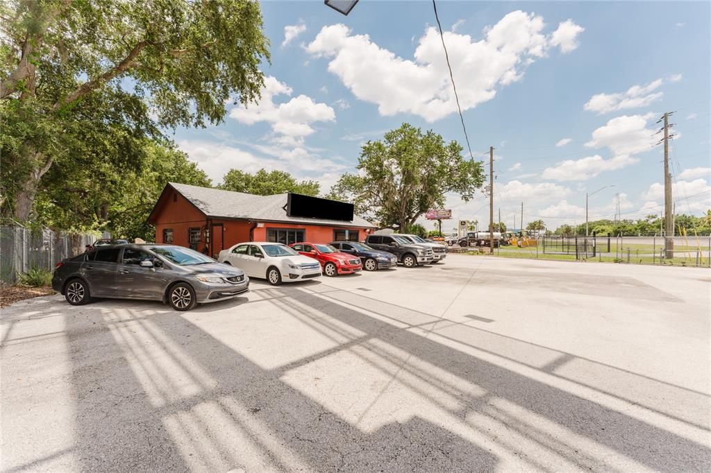 合同活跃: $120,000 (0 贝兹, 0 浴室, 1476 平方英尺)