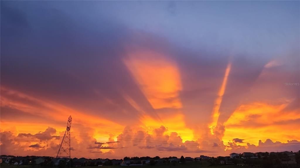 Activo con contrato: $599,990 (5 camas, 3 baños, 3190 Pies cuadrados)