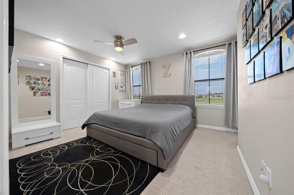 Activo con contrato: $599,990 (5 camas, 3 baños, 3190 Pies cuadrados)