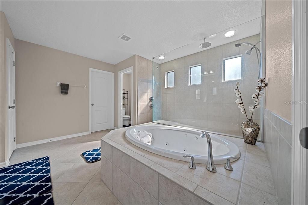 Activo con contrato: $599,990 (5 camas, 3 baños, 3190 Pies cuadrados)