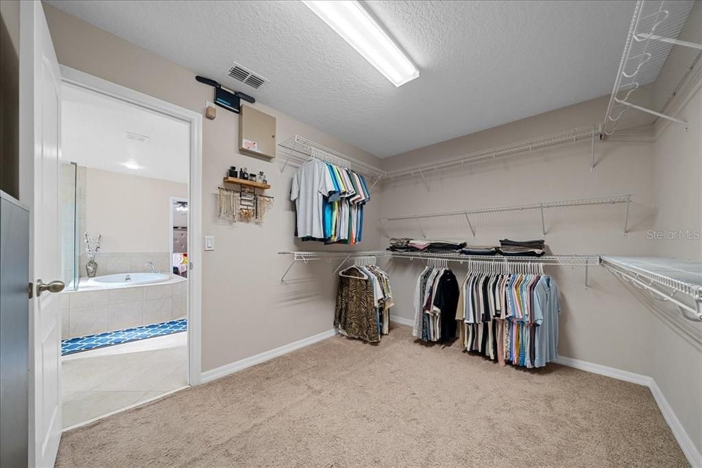 Activo con contrato: $599,990 (5 camas, 3 baños, 3190 Pies cuadrados)