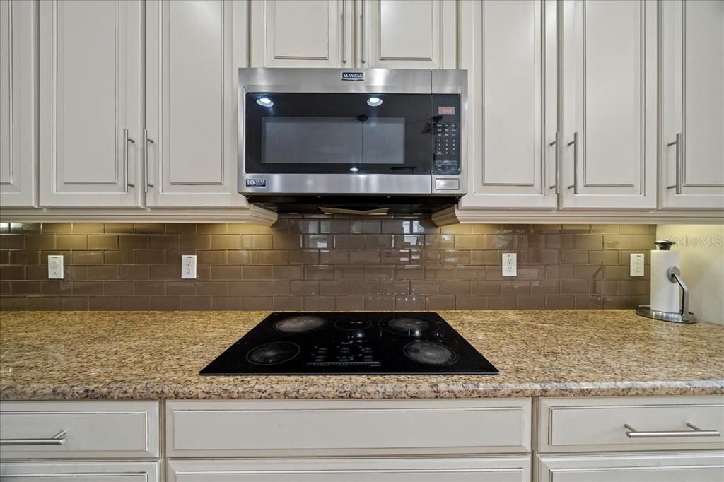 Activo con contrato: $599,990 (5 camas, 3 baños, 3190 Pies cuadrados)