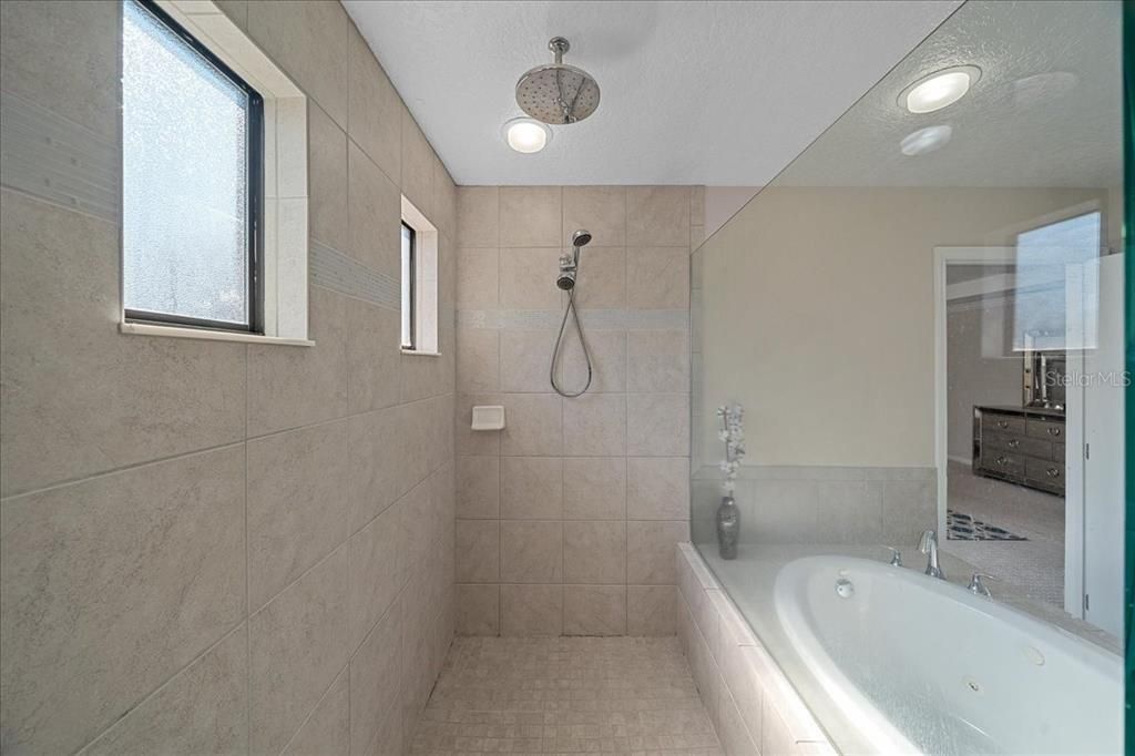 Activo con contrato: $599,990 (5 camas, 3 baños, 3190 Pies cuadrados)