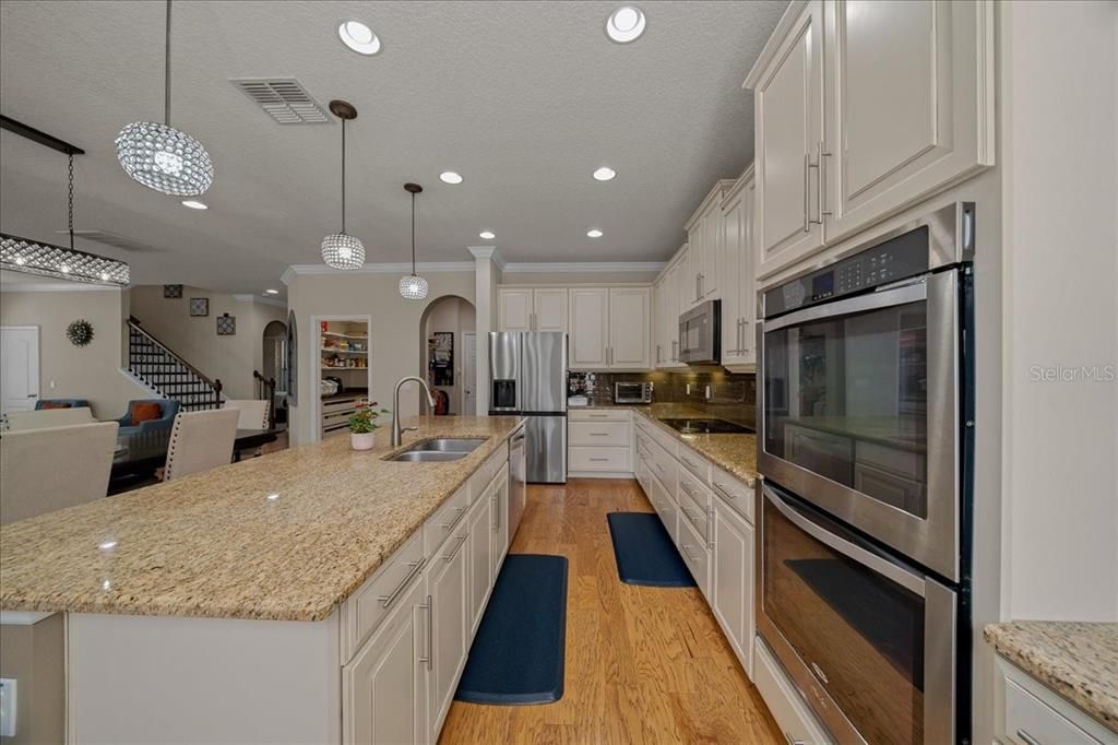 Activo con contrato: $599,990 (5 camas, 3 baños, 3190 Pies cuadrados)